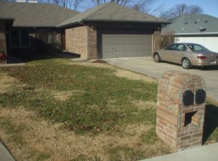3451 S Parkmont Ct, Springfield, MO 65807