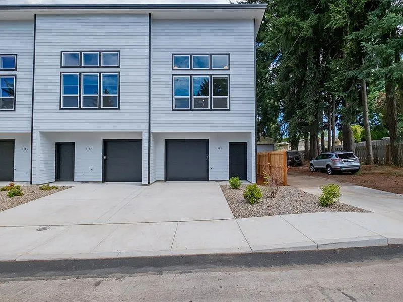 1392 Overlook Ave NW — Photo 2
