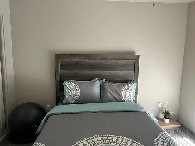 E Laurel Ln — Photo 1