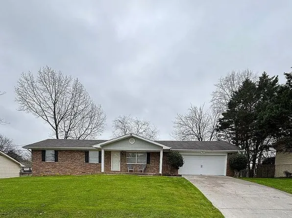 5432 Village Garden Dr, Ooltewah, TN 37363