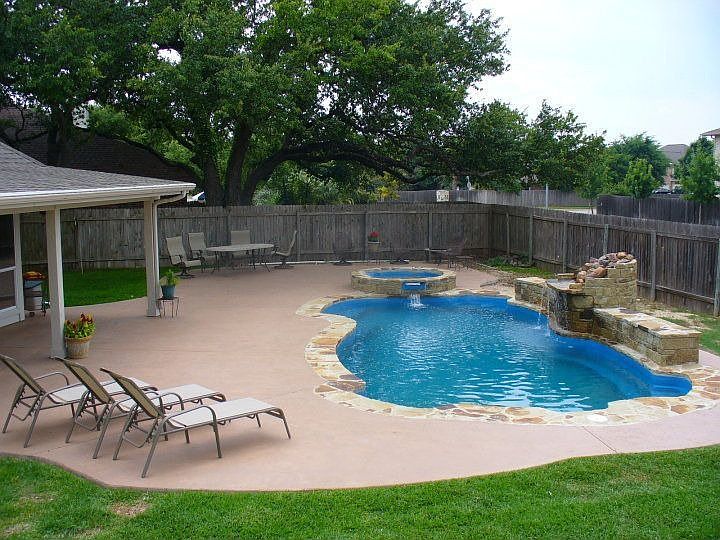 Gas Heated Pool and Spa added 2009