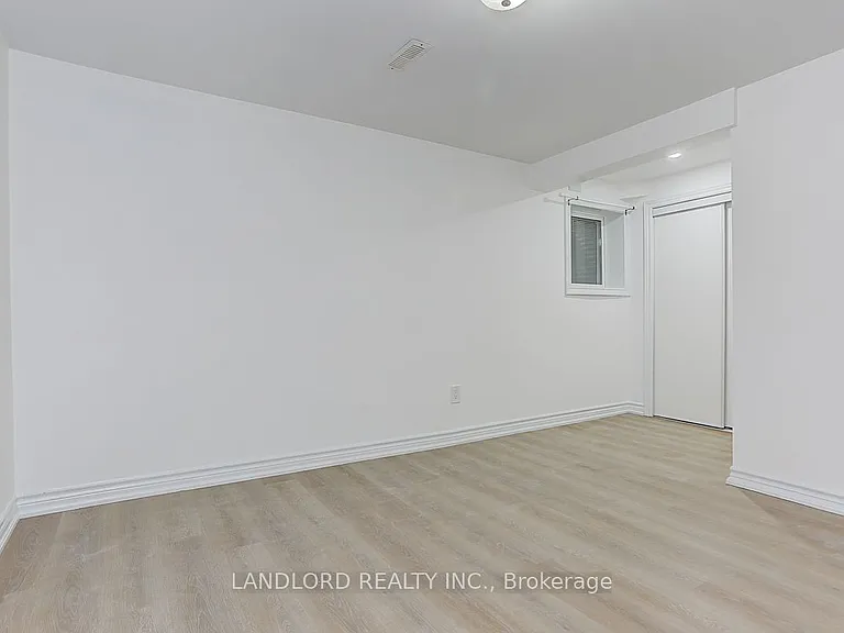 3271 Chokecherry Cres #LOWER — Photo 17