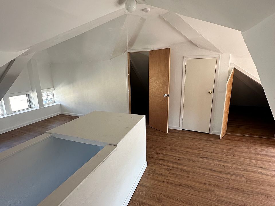 1st image of 33 Oakland Ave APT 2