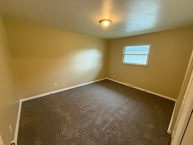 5046 Winona Dr — Photo 12