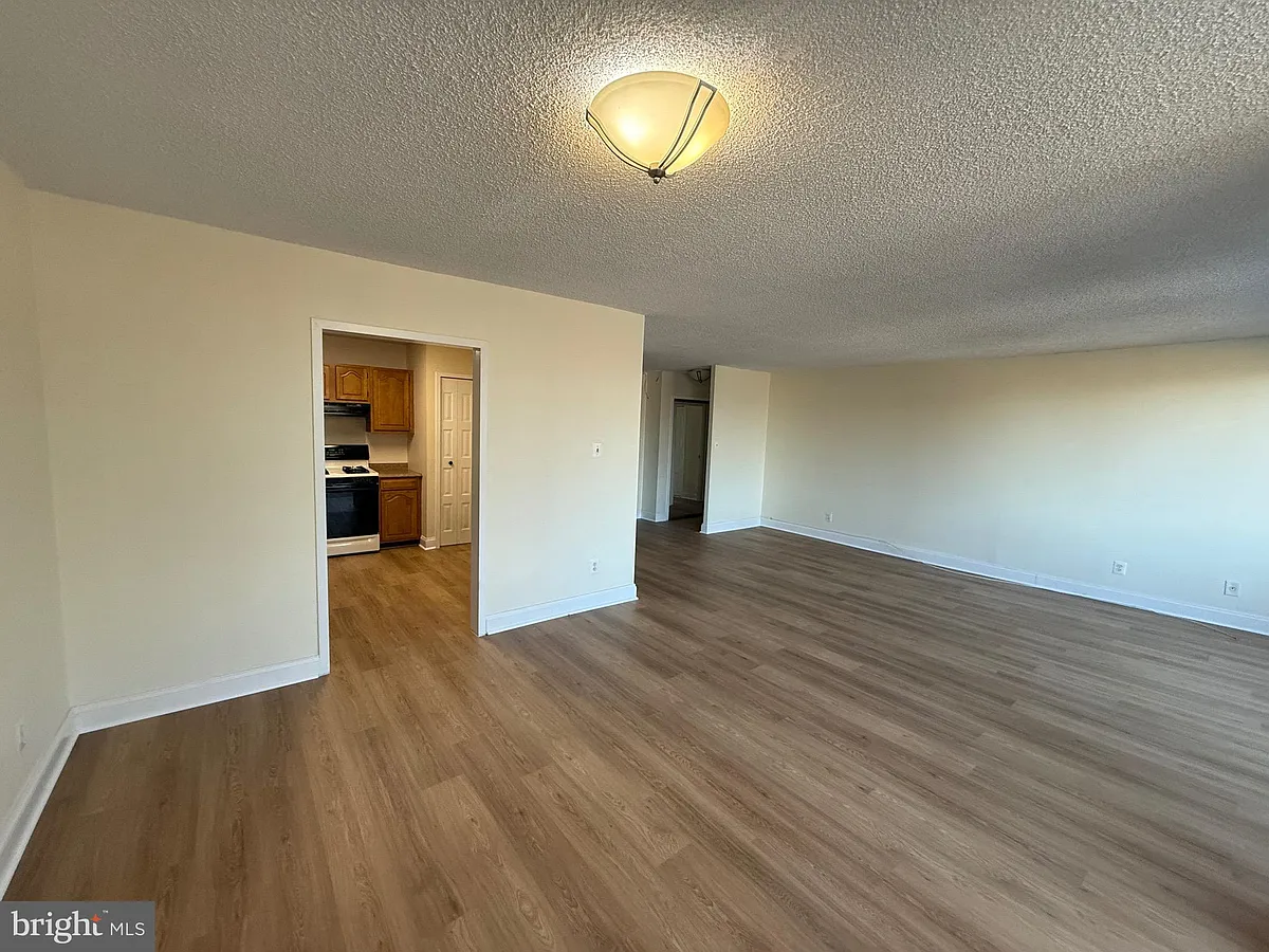 Building Photo - 5225 Pooks Hill Rd #724N