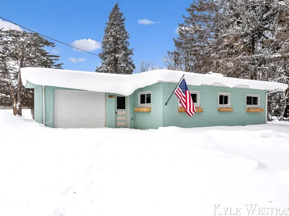 262 40th St, Allegan, MI 49010