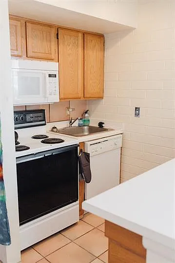 599 N Darwin St — Photo 57