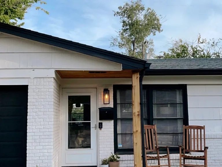 2637 Lakeside Dr — Photo 1