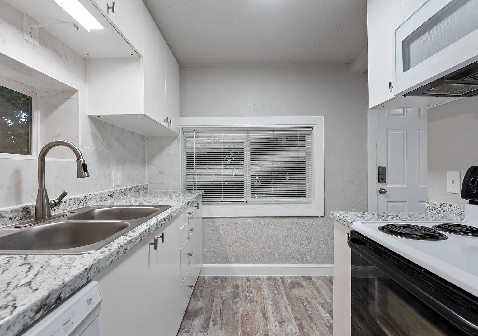 3812 R St — Photo 3