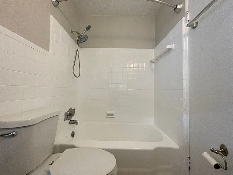 730-732 N Highland Ave — Photo 15