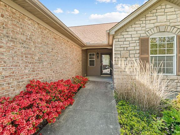 3rd image of 1444 Woodside Dr