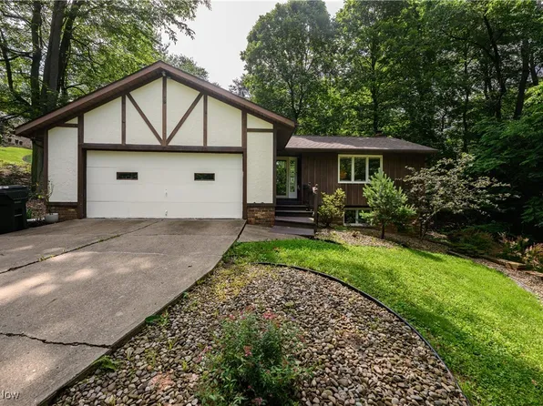 2436 Woodlawn Dr NW, Dover, OH 44622