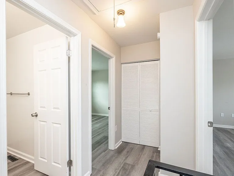 3231 Hunters Mill Dr — Photo 16