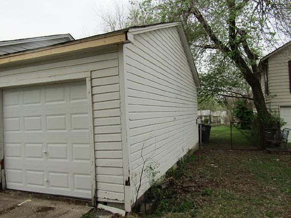 3rd image of 1604 N Birmingham Pl