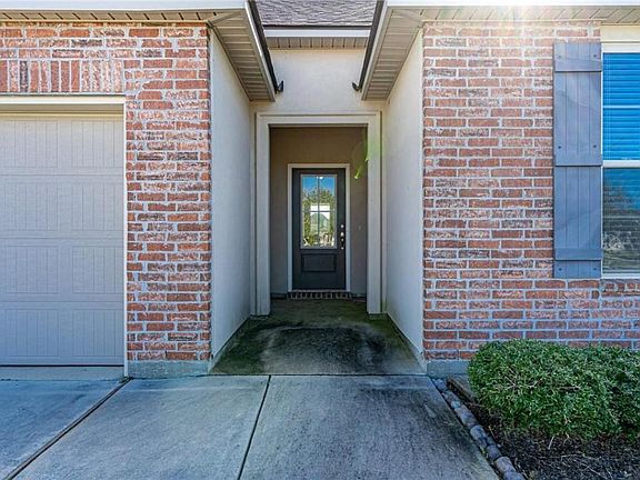 2nd image of 432 Lakeshore Vlg E