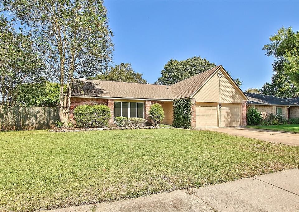1st image of 2419 Glen Haven Ln