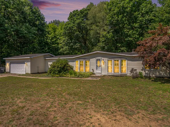 67700 N Ridgewood Dr, South Haven, MI 49090