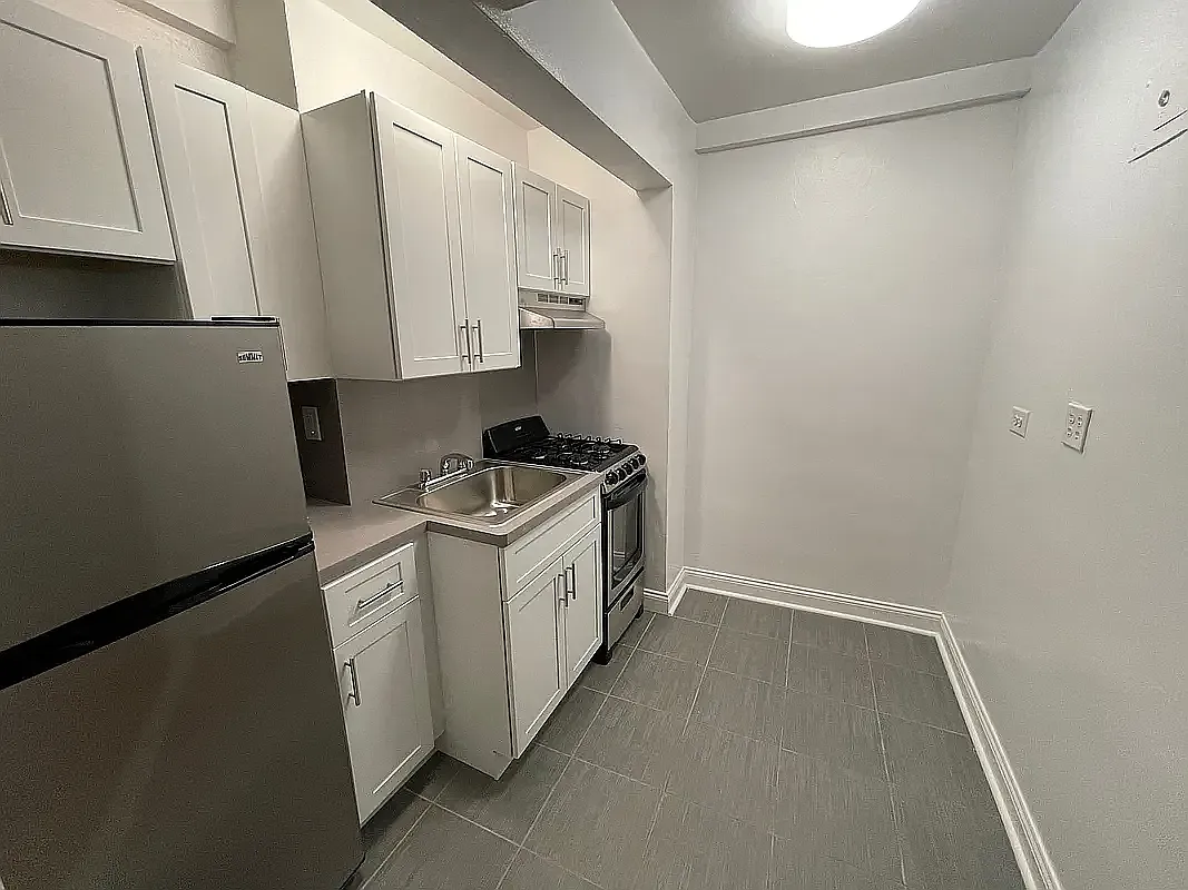 1011 Ocean Avenue — Photo 3