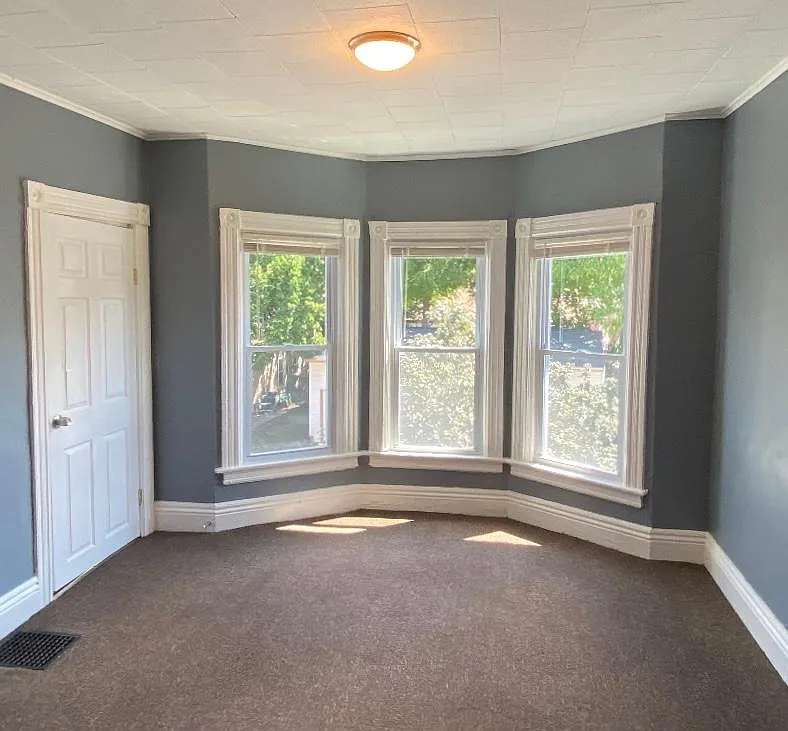 Building Photo - 330 Parkdale Ave #2