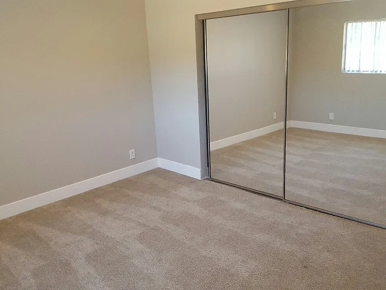 4225 Longridge Ave — Photo 23