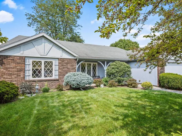 7907 Wind Ridge Ln, Fort Wayne, IN 46815