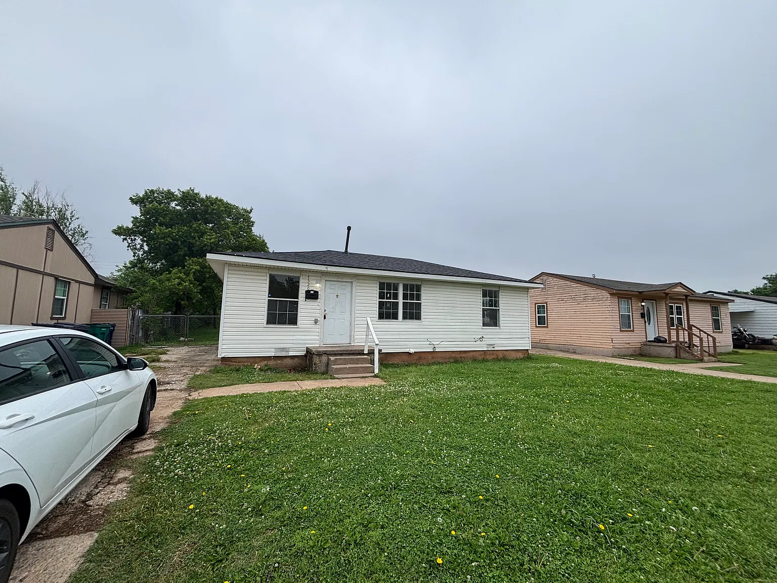 3 bed, 989 sqft, $1,100 — Photo 1