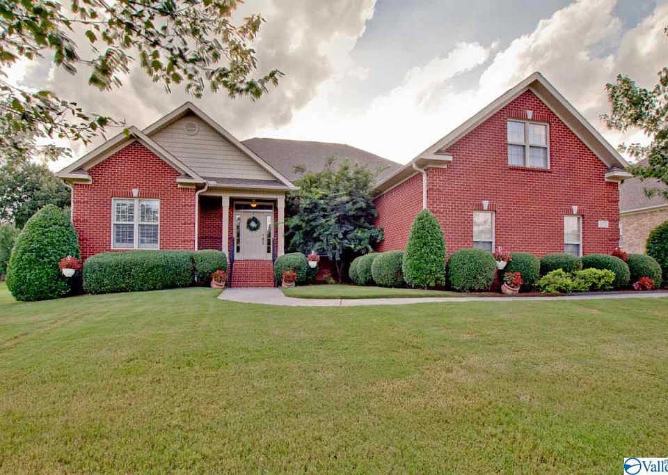 1st image of 272 Twin Lakes Dr