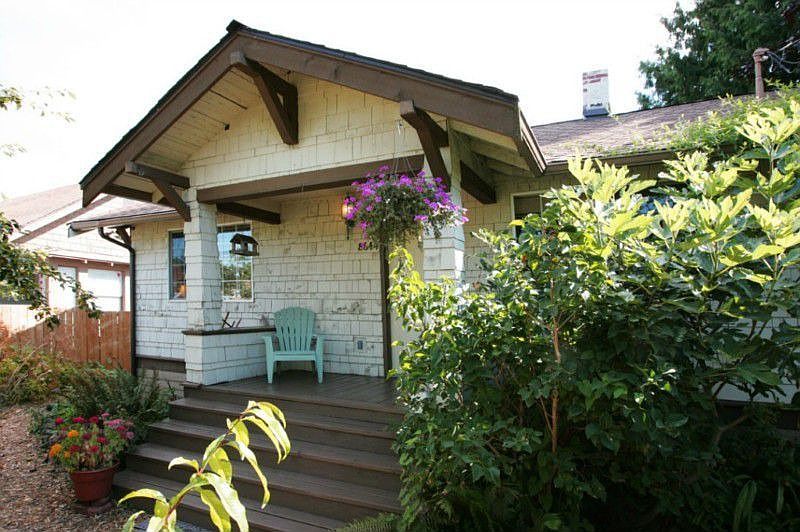 1918 Craftsman - Completely remodelled in 1999 with new plumbing, electrical and floor plan.
