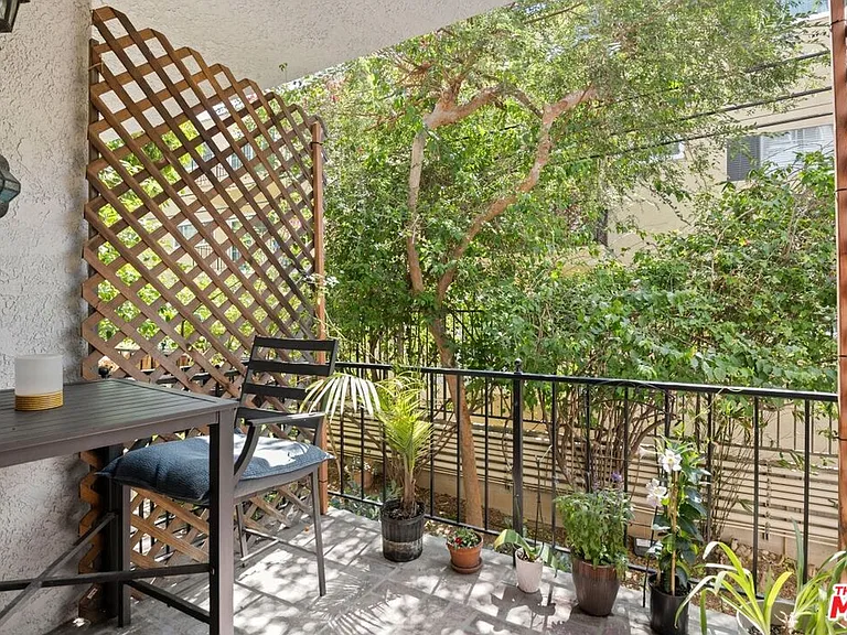 1375 Kelton Ave #108 — Photo 5