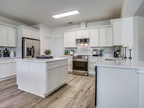 3rd image of 1822 Clegg St