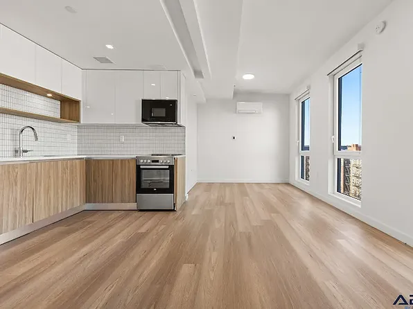 100 Lenox Rd, Brooklyn, NY