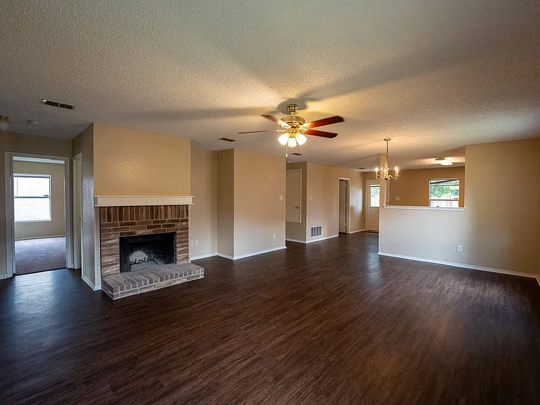 3841 Meredith Ln — Photo 4