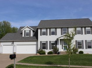 7802 Thorndale Dr NE, Cedar Rapids, IA 52402