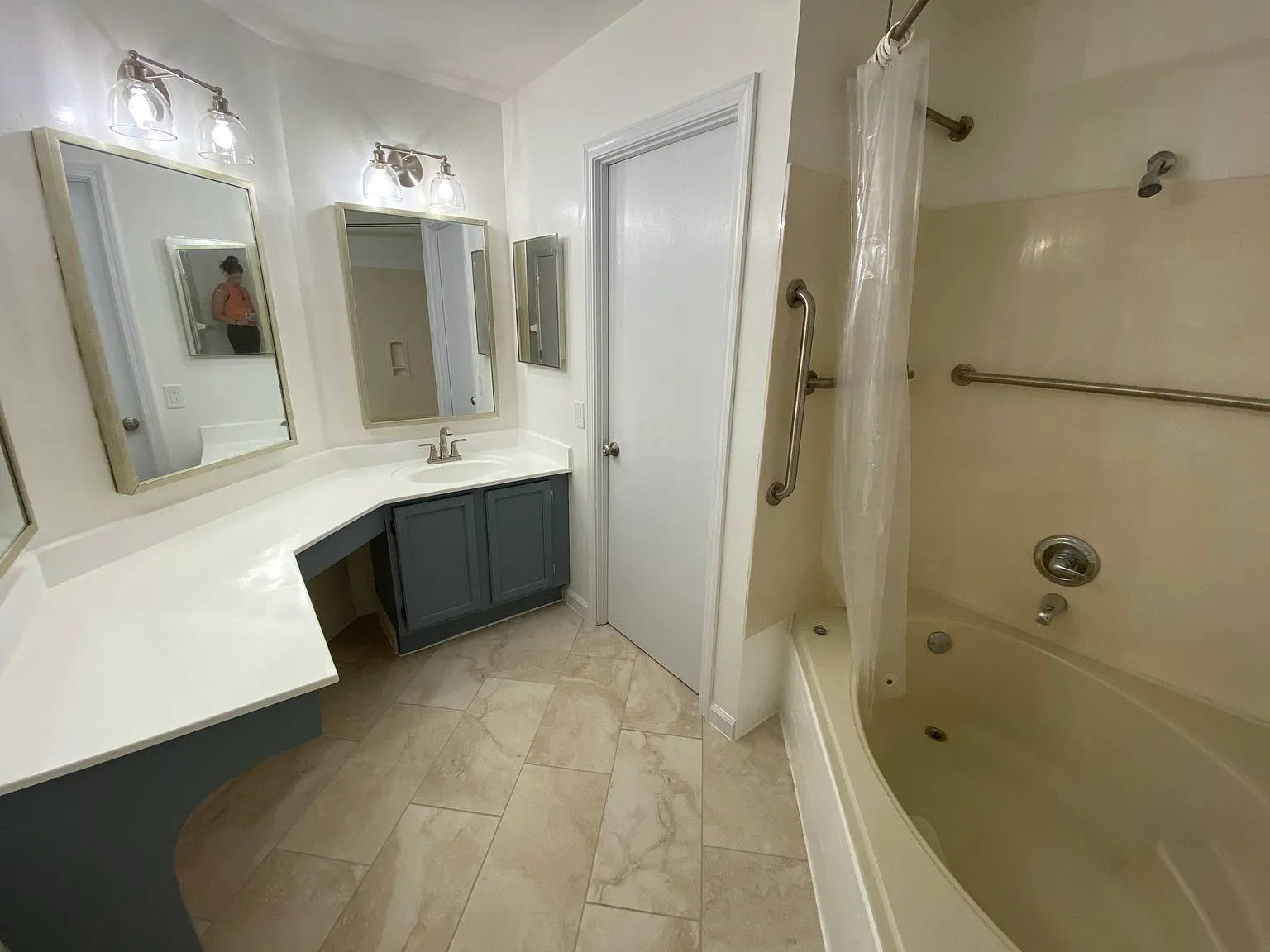 2 bed, 1010 sqft, $1,700 — Photo 1
