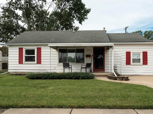 27321 Academy St, Roseville, MI 48066