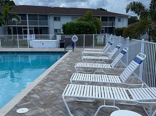 2385 Naples Trace Cir APT 6, Naples, FL 34109