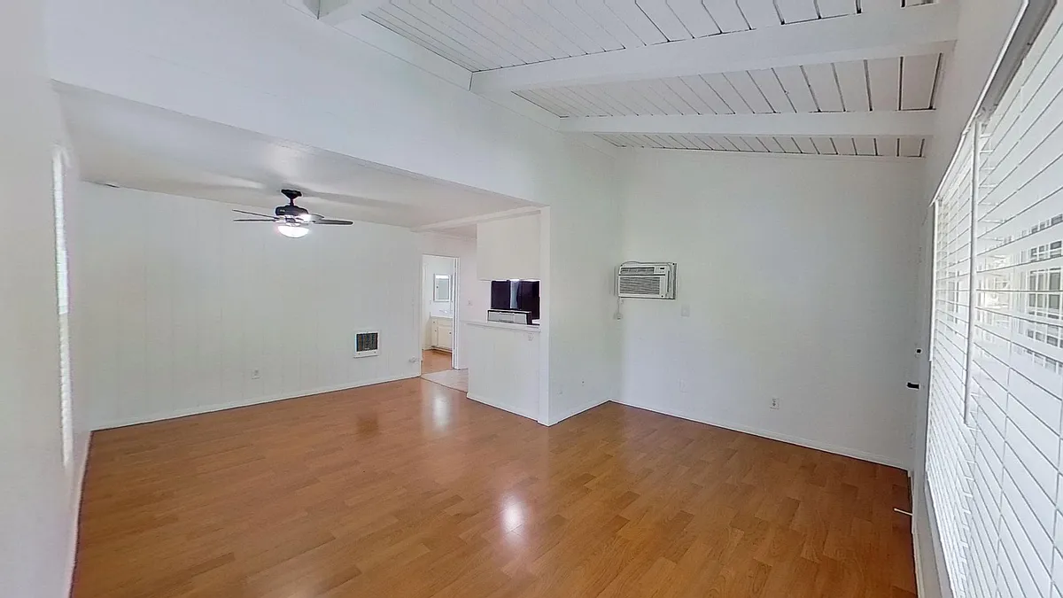 Building Photo - 1010 W Macarthur Blvd #136