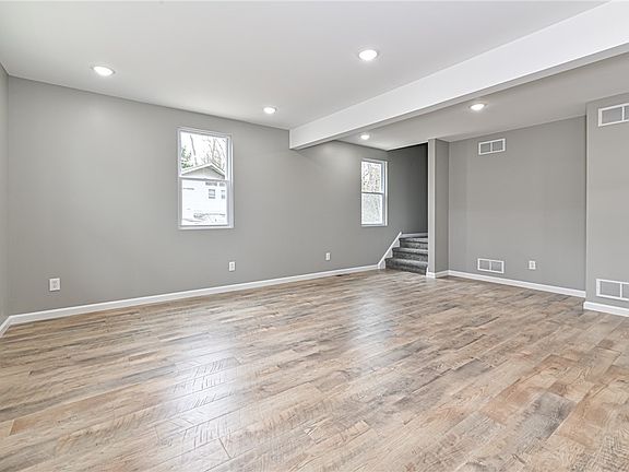 3rd image of 1030 Davidson St