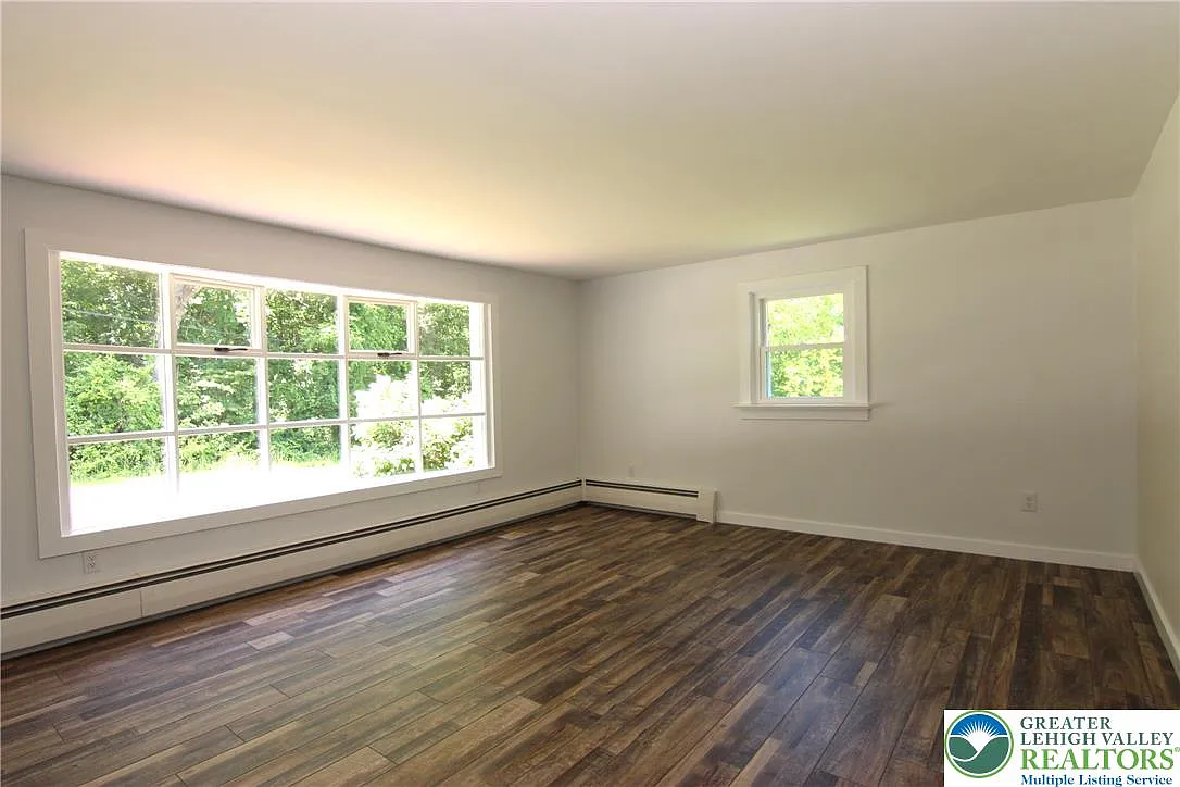 4 bed, 1.0 bath, 1190 sqft, $2,500 — Photo 3