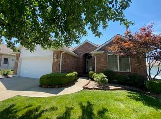 3212 S Victoria Dr, Blue Springs, MO 64015