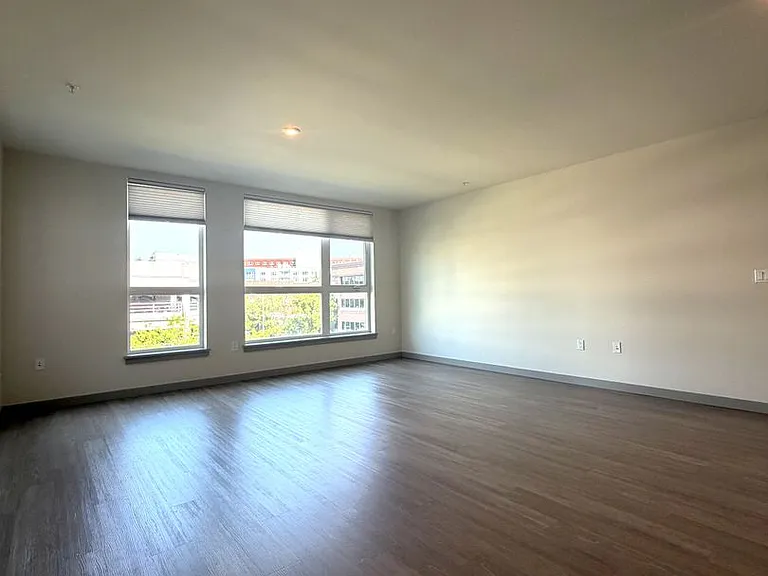 Lexington Apartments — Photo 12