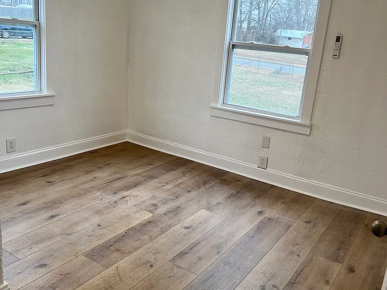711 W Eastland St #B — Photo 4