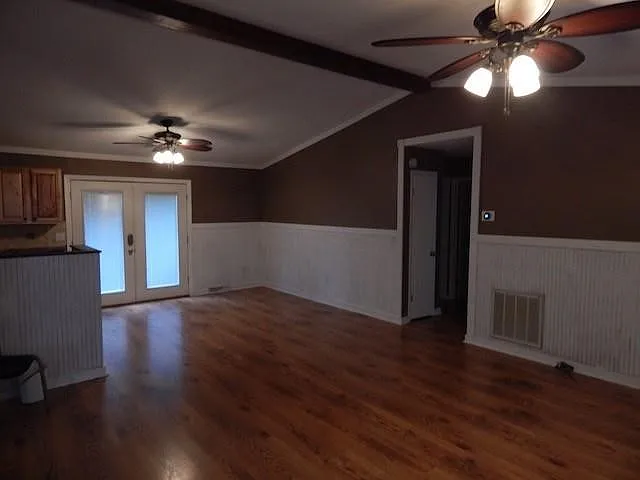 3 bed, 1.5 bath, $1,300 — Photo 4