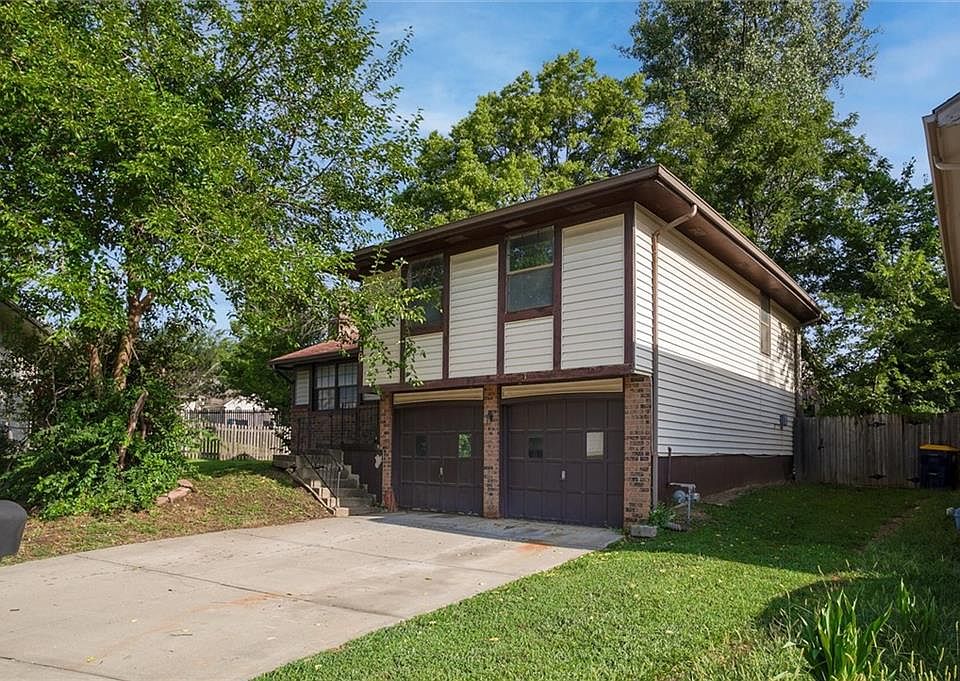 1st image of 10718 McKinley Ct
