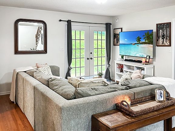 3rd image of 4320 Memory Ln