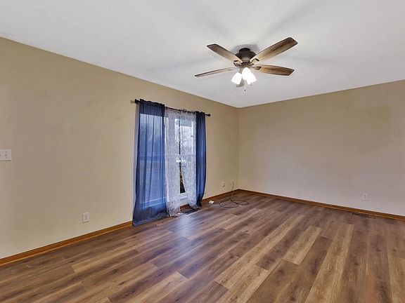 3rd image of 323 SE 50th St