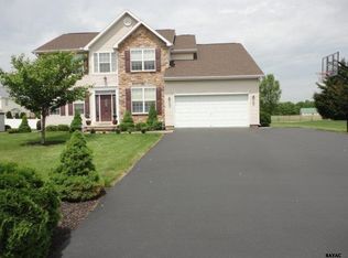 14 S Allwood Dr, Hanover, PA 17331