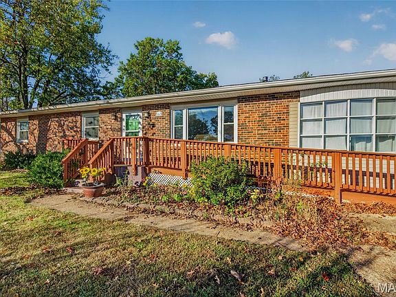 3rd image of 589 Basswood Dr