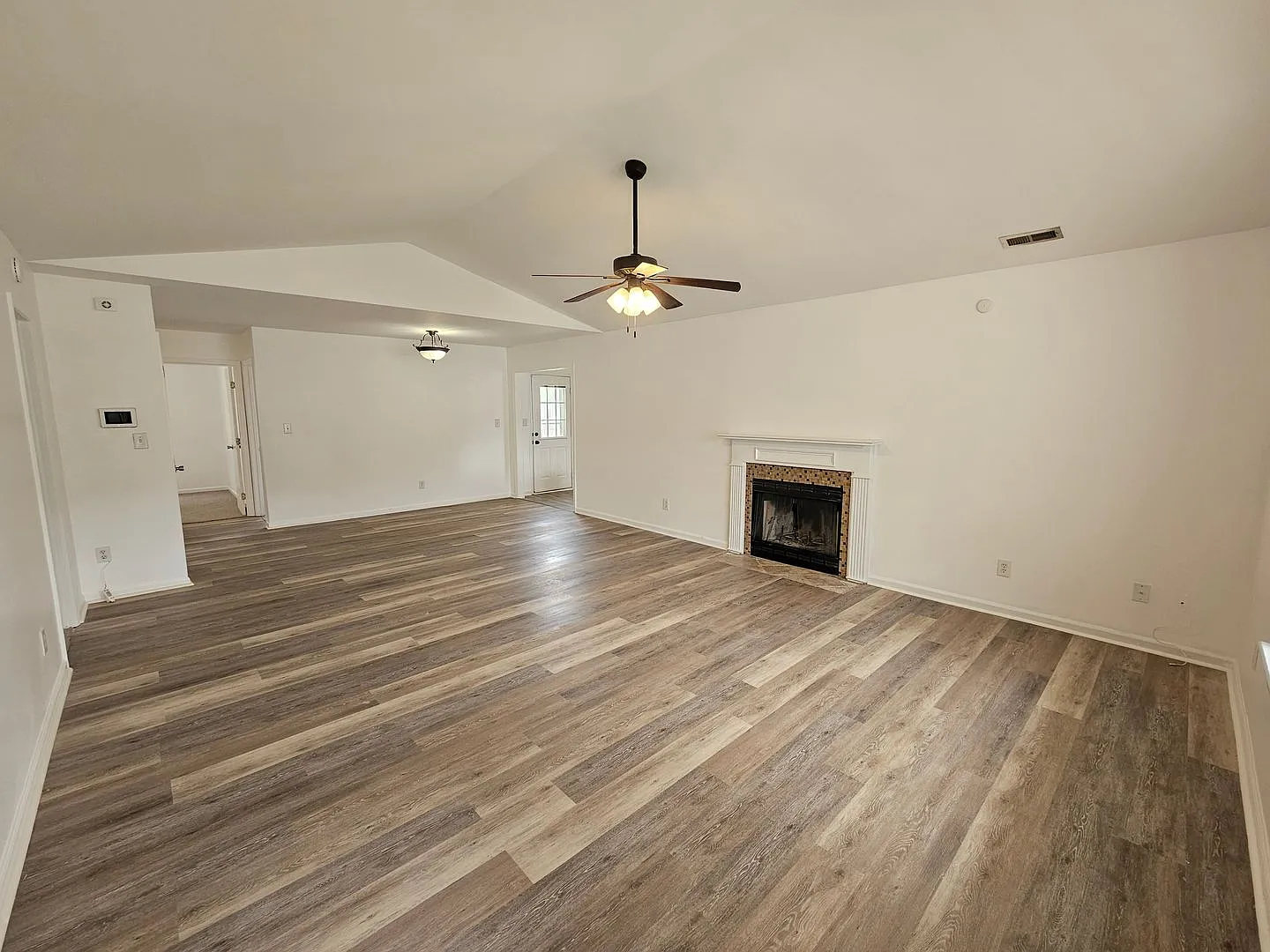 Renovated 4 Bedroom Home! — Photo 2
