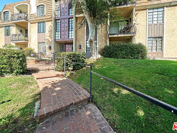 3rd image of 801 S Plymouth Blvd APT 301